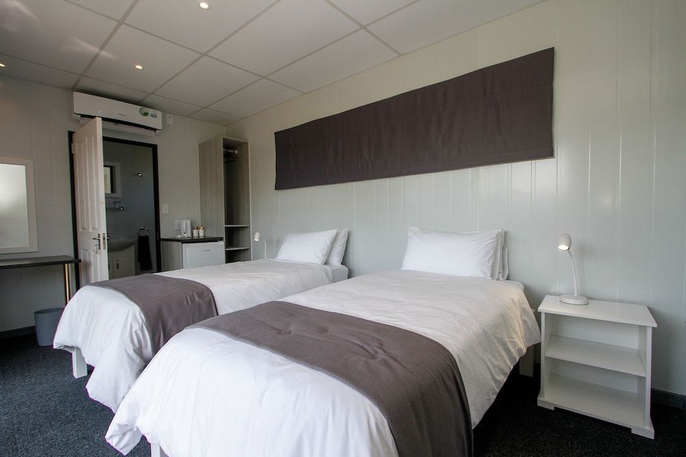 SleepOver Upington Twin Room 4