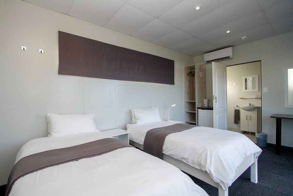 SleepOver Upington Twin Room 3