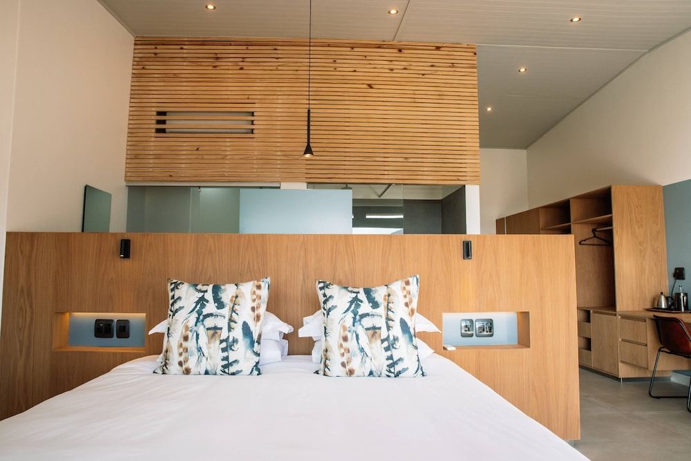 Khanyisa Mountain Lodge Junior Suite, 1 King Bed, Mountain View 15