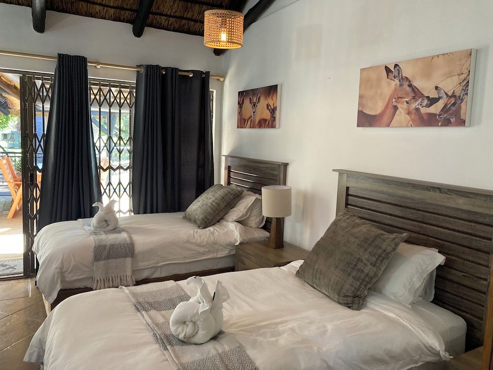 Halali Wilderness Game Ranch Deluxe Double or Twin Room, Private Bathroom, Pool View 3