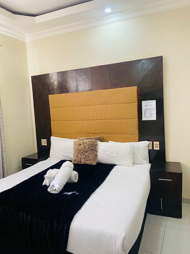 DBright Guest Lodge Comfort Room, Pool View 2