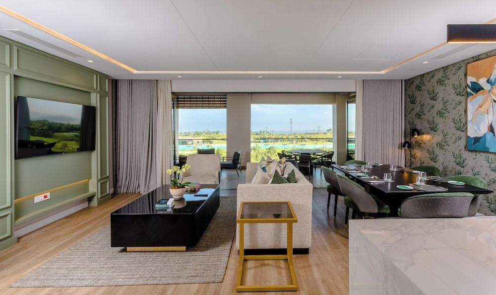 Steyn City Hotel by Saxon Premium Apartment, 2 Bedrooms, 2 Bathrooms, Lagoon View 14