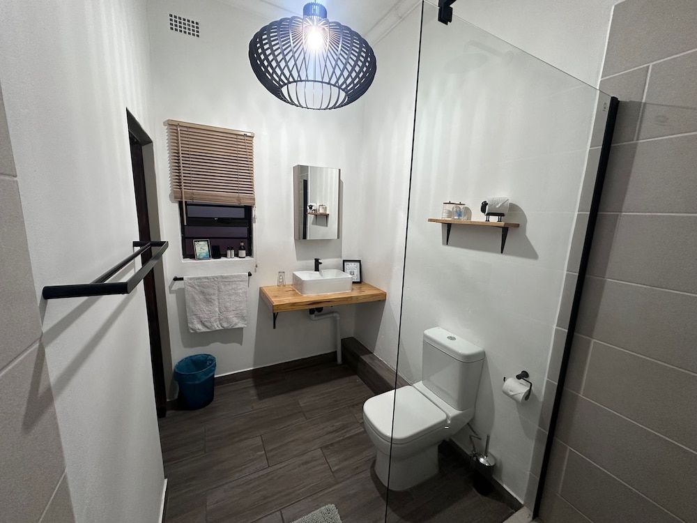 Seven Olives Deluxe Room, 1 Queen Bed 5