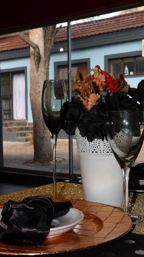 TEE CEE MARVELOUS GUEST HOUSE Comfort Double Room, 1 Queen Bed 5