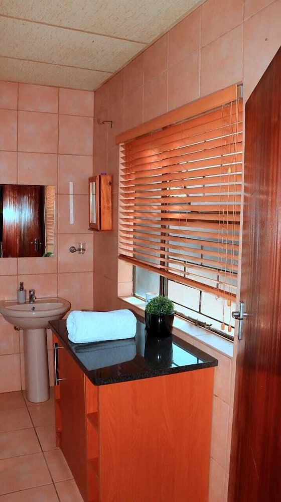 TEE CEE MARVELOUS GUEST HOUSE Comfort Double Room, 1 Queen Bed 6