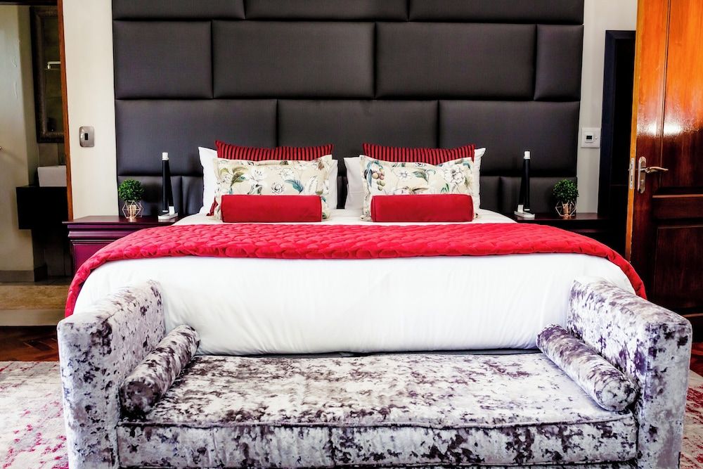 ONE O EIGHT BOUTIQUE HOTEL Luxury Double Room, Lake View 2