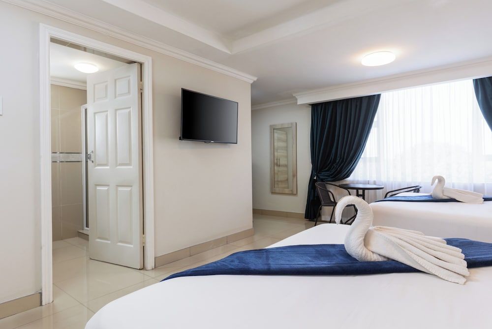 Bayside Taj Hotel Deluxe Double Room 4