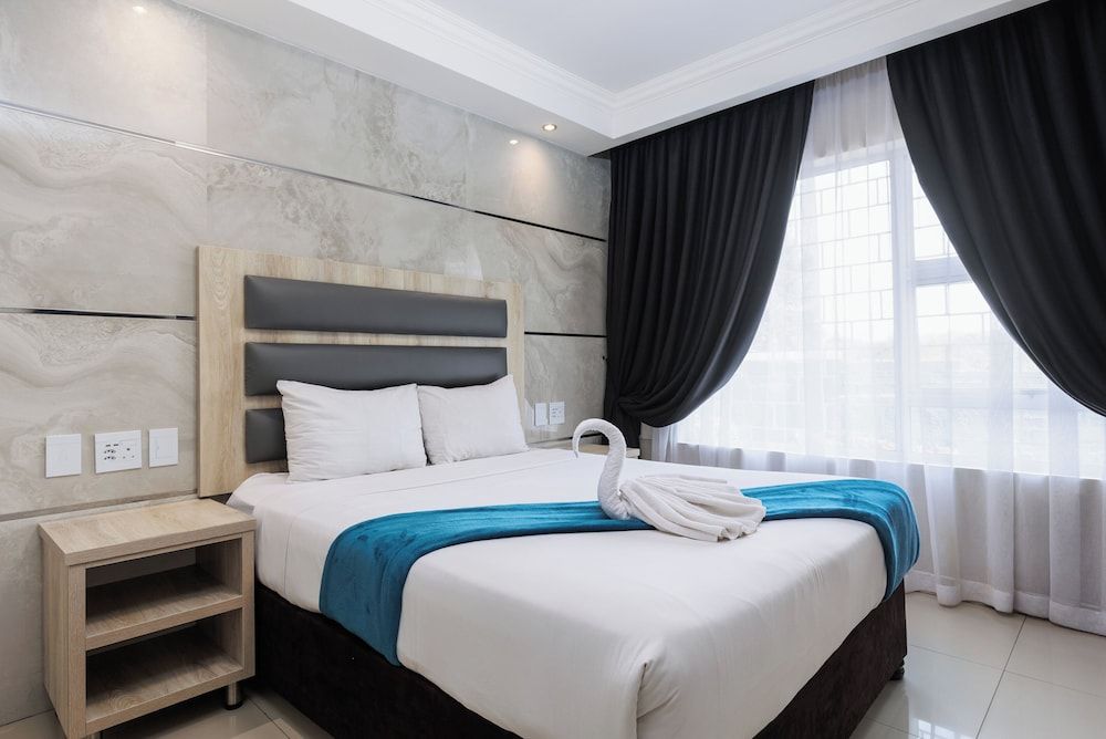 Bayside Taj Hotel Deluxe Single Room 5