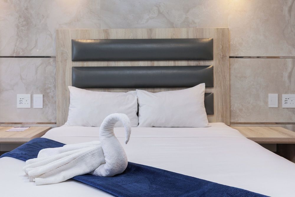 Bayside Taj Hotel Deluxe Double Room 3