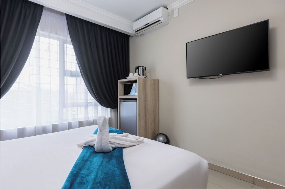 Bayside Taj Hotel Deluxe Single Room 2