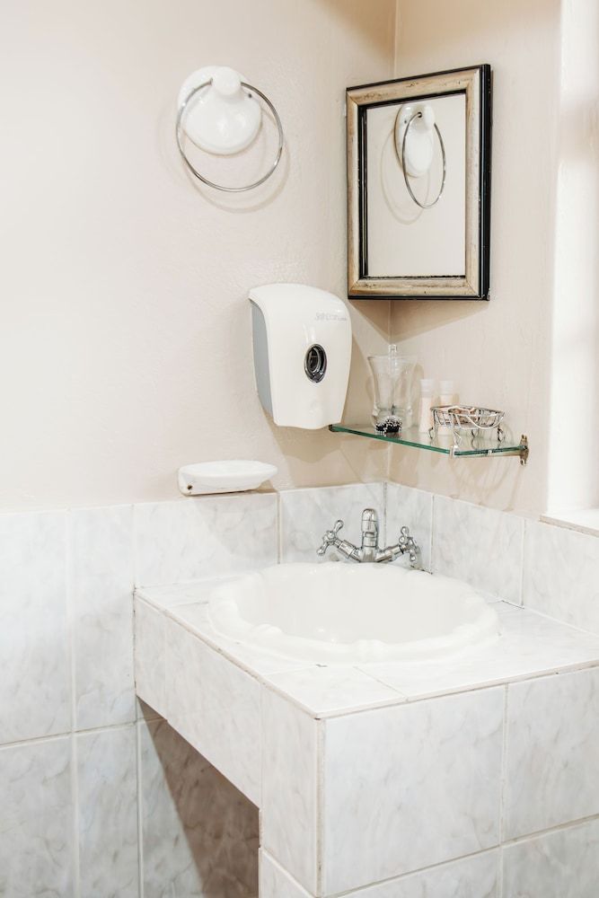 Grace View Guesthouse Economy Twin Room 5