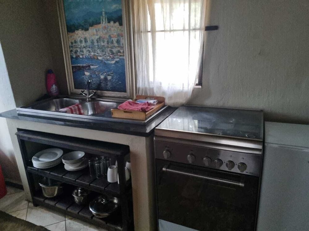 Natures Green Resort and Spa Deluxe Cottage, Mountain View 5