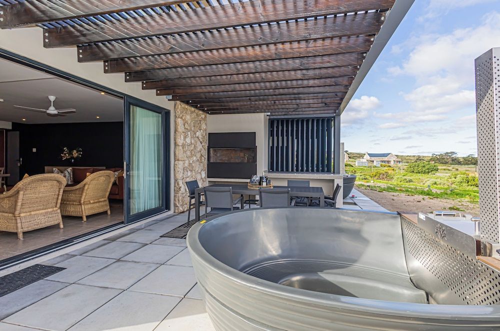 The Shark Bay Private Villas Deluxe Villa with Lagoon View 10