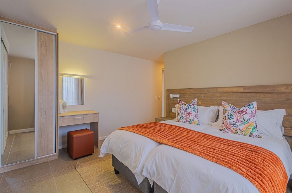 The Shark Bay Private Villas Deluxe Villa with Lagoon View 4