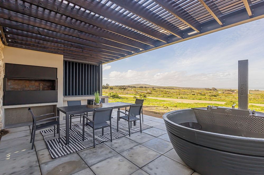 The Shark Bay Private Villas Deluxe Villa with Lagoon View 11