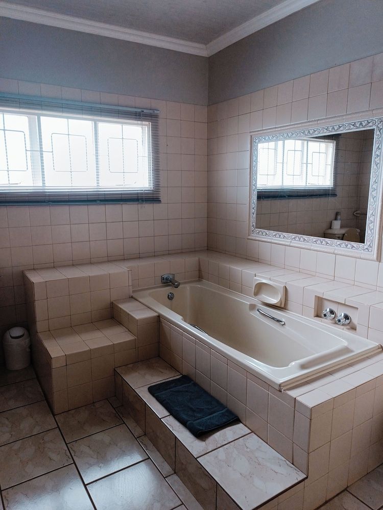 Pecan Farm Guesthouse Deluxe Double Room 36