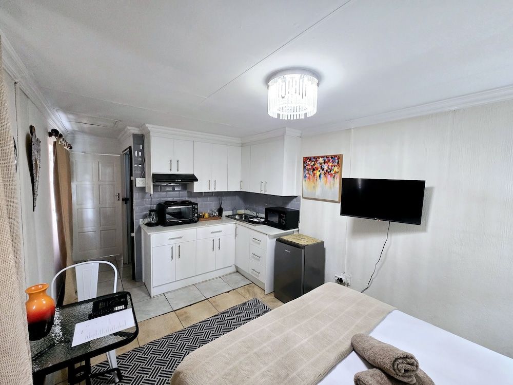 Waterfall City Guest Lodge Economy Studio, Garden Area 6