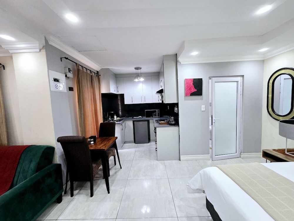 Waterfall City Guest Lodge Premium Suite 6