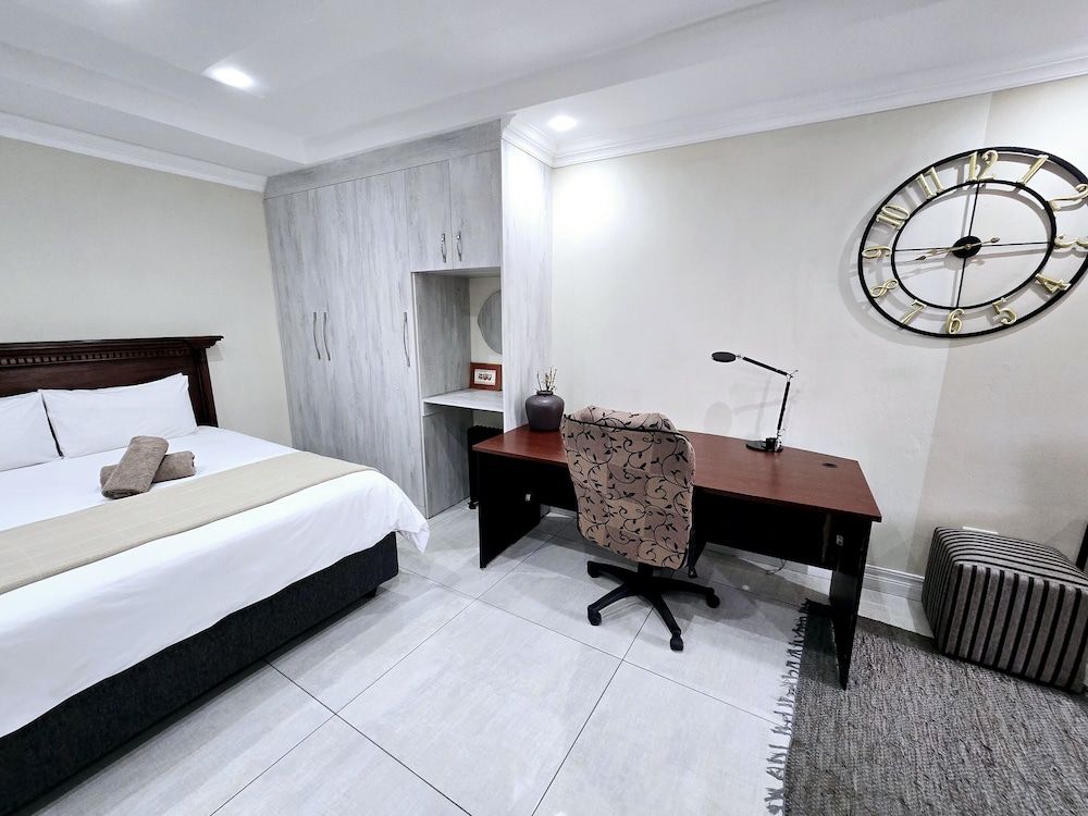 Waterfall City Guest Lodge Premium Suite 8