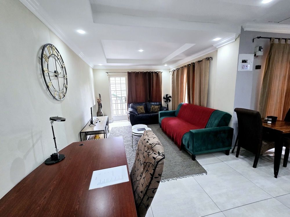 Waterfall City Guest Lodge Premium Suite 4