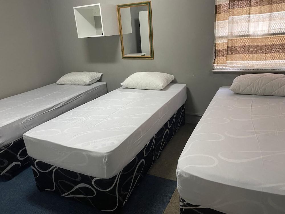 Golden gate guesthouse 0787391431 Family Room, Balcony, Garden View 2