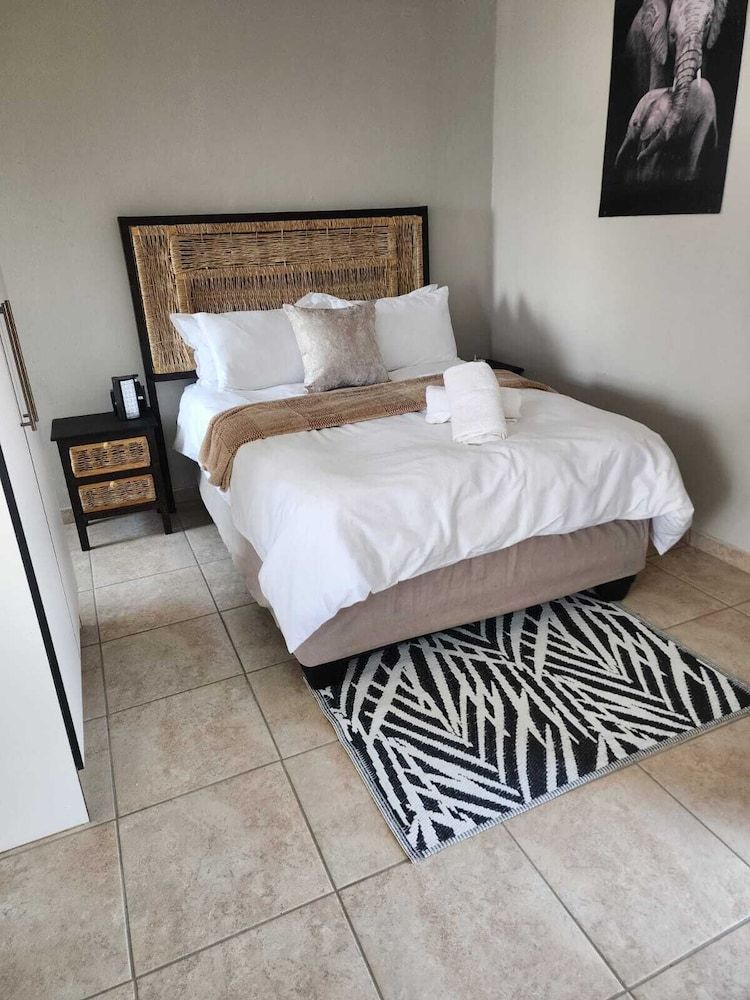 Room-khutsong Apartmentss Room, 1 Bedroom 8