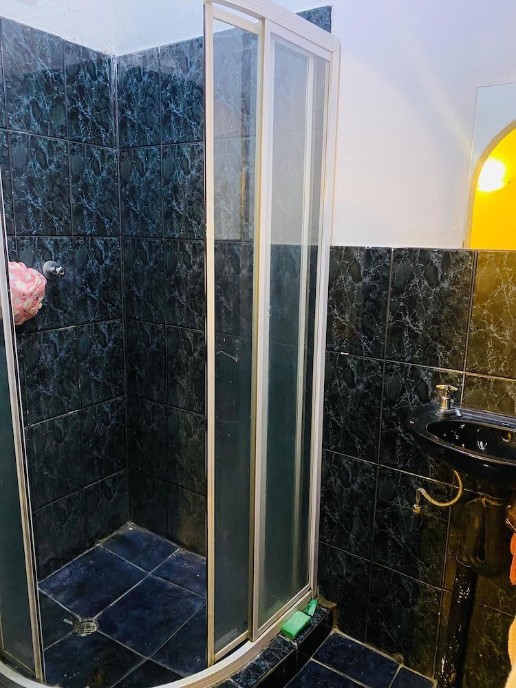 Cozy  Cabin Guest Lodge Family Double Room 3