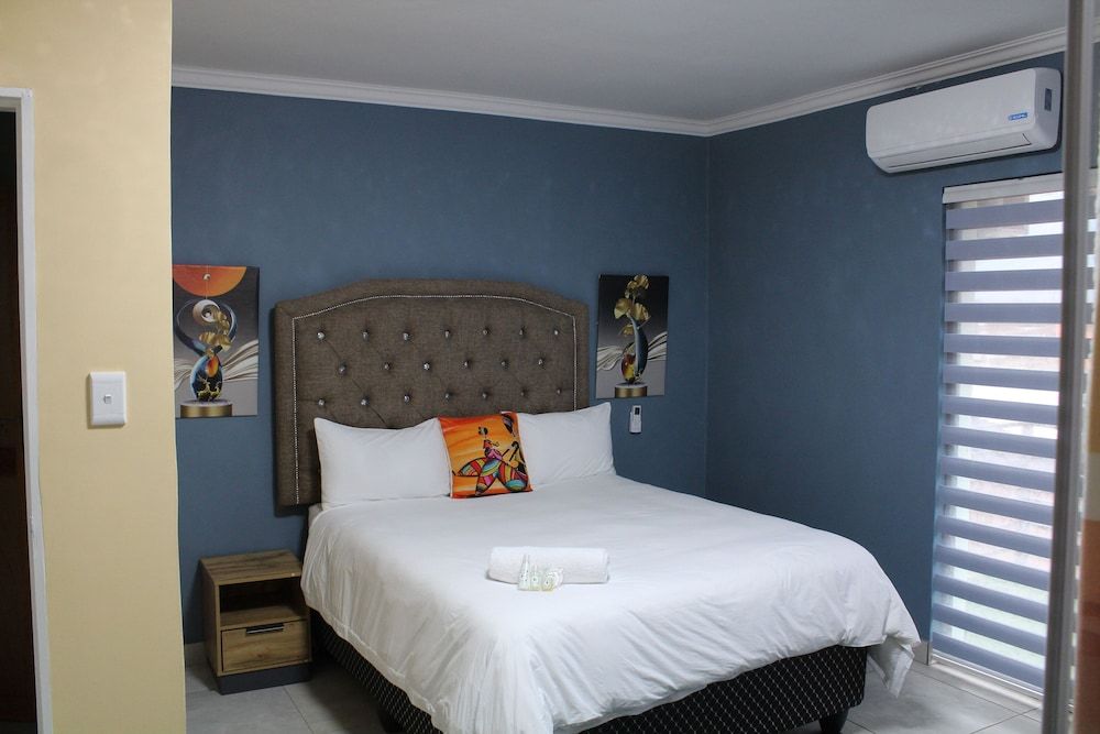 Eden Villas Guesthouse Deluxe Double or Twin Room, Courtyard View 13