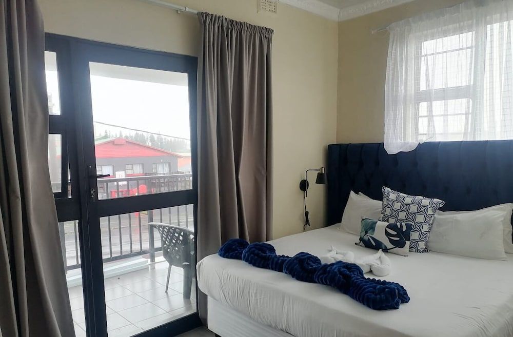 Longfellow Lodge Deluxe Room, 1 King Bed, Balcony, Sea View 3