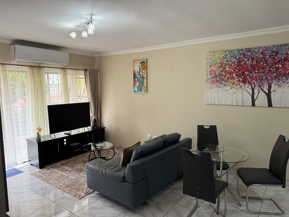 Fezeu's Place Deluxe Room 2