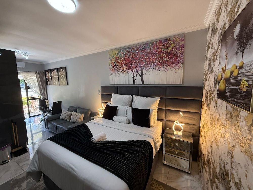 Fezeu's Place Comfort Double Room 2