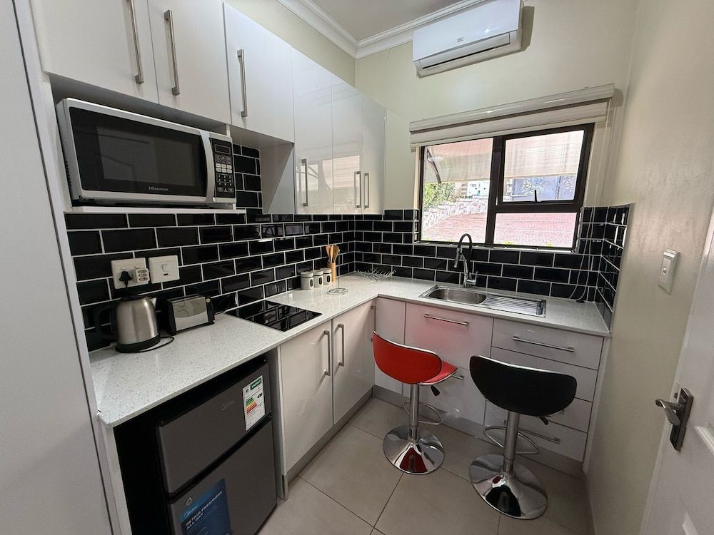 Fezeu's Place Comfort Room 3