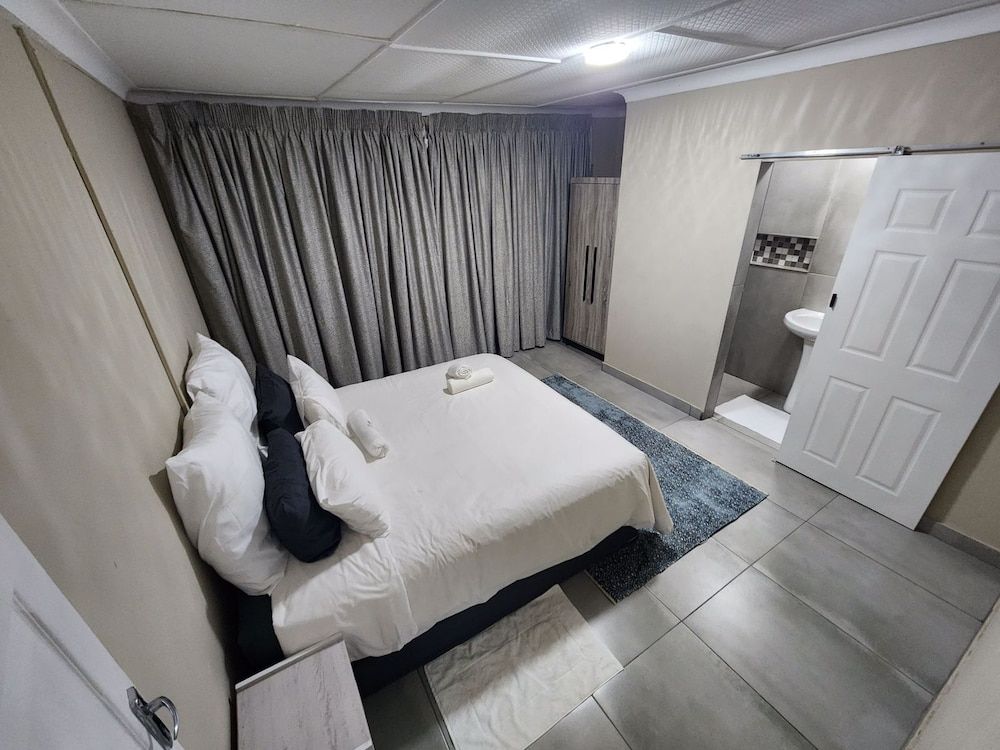 Deluxe Room, Balcony