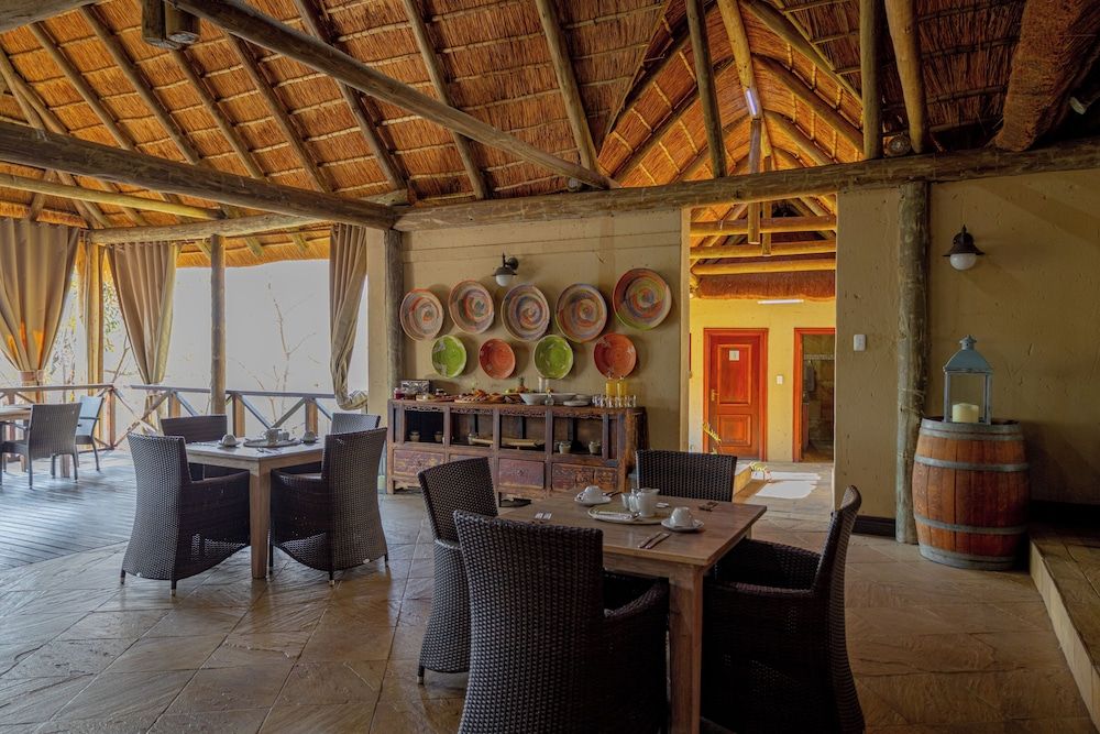 Room in Guest Room - Serene Retreat in Bracondale Mountain Views & Private Oasis Room, 1 Bedroom, Patio, Garden View 5