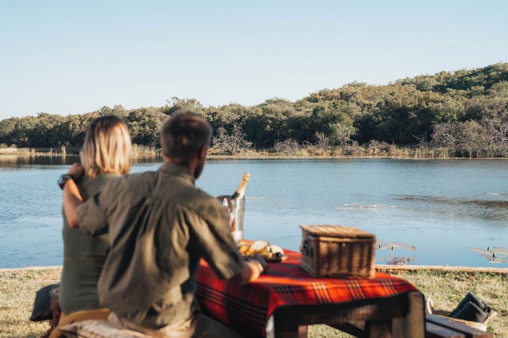 Room in Guest Room - Serene Retreat in Bracondale Mountain Views & Private Oasis Room, 1 Bedroom, Patio, Garden View 19