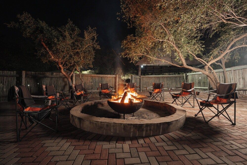 Room in Guest Room - Mmakuba Private Game Lodge, Deluxe Chalet 8B Room, 1 Bedroom, Patio, Garden View 9