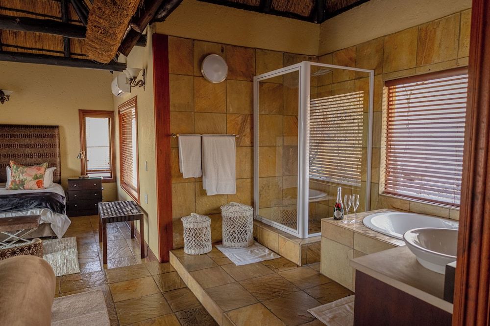 Room in Guest Room - Mmakuba Private Game Lodge, Superior Suite 5 Room, 1 Bedroom, Patio, Garden View 12