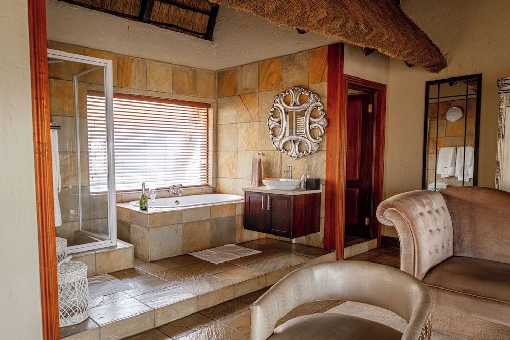 Room in Guest Room - Mmakuba Private Game Lodge, Superior Suite 5 Room, 1 Bedroom, Patio, Garden View 11