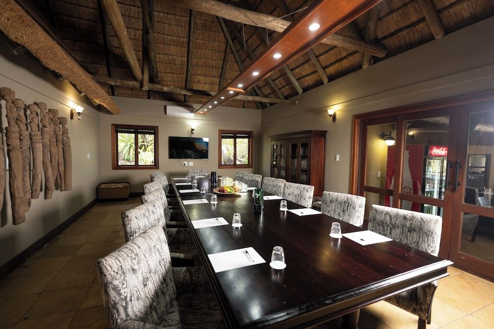 Room in Guest Room - Mmakuba Private Game Lodge, Deluxe Chalet 9A Room, 1 Bedroom, Patio, Garden View 21