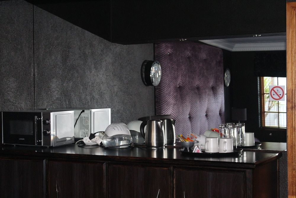 Falcon Guesthouse Double Room, Garden View 2