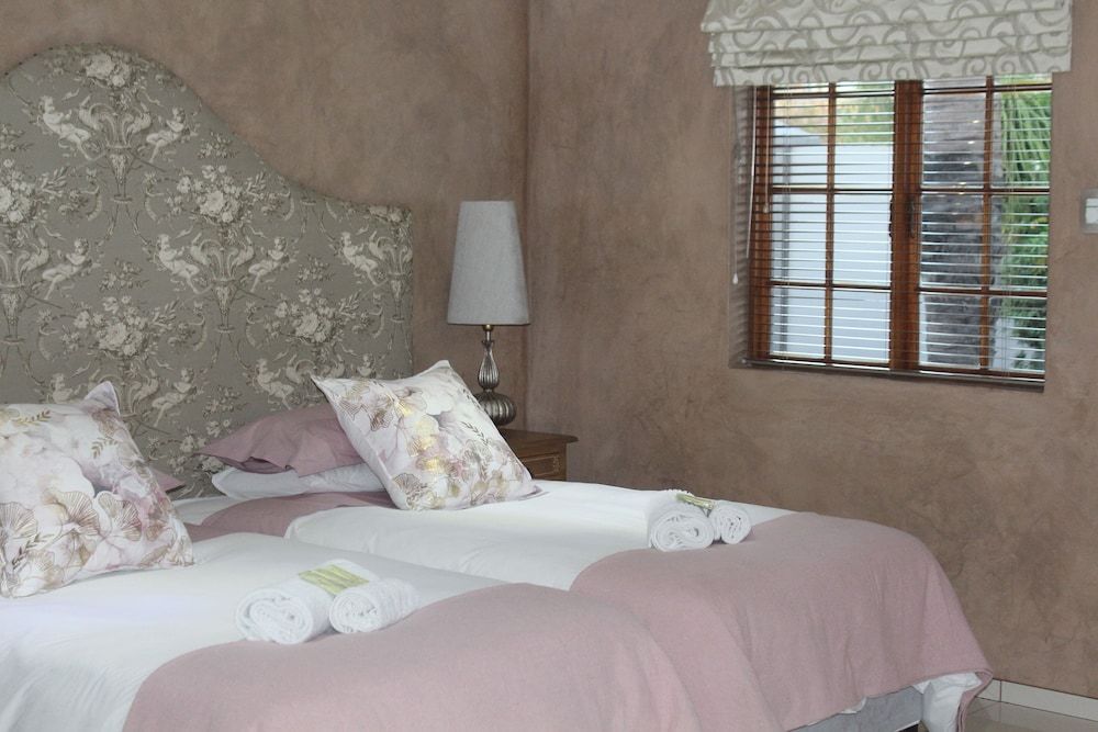 Falcon Guesthouse Double or Twin Room, Garden View 6