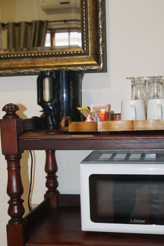 Falcon Guesthouse Double Room 4