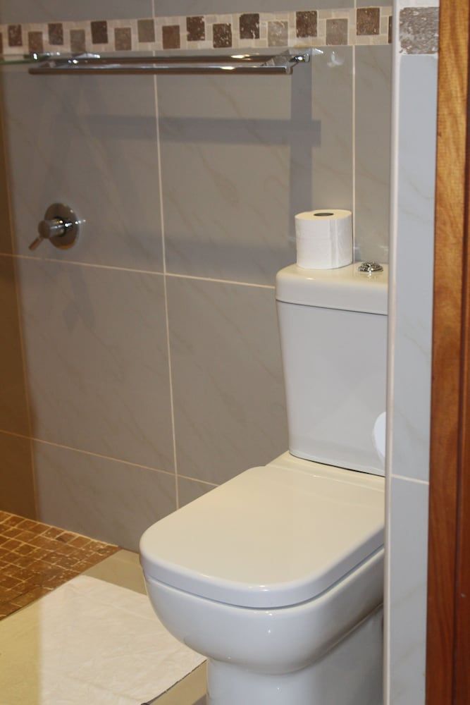 Falcon Guesthouse Double Room 6