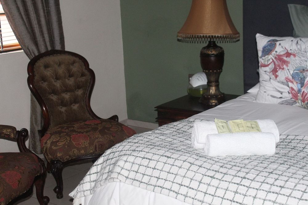 Falcon Guesthouse Double Room 3