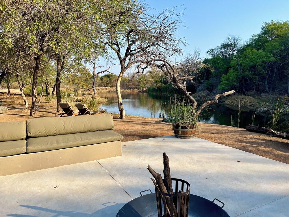 Timbila Game Lodge Superior Chalet, Lake View 4