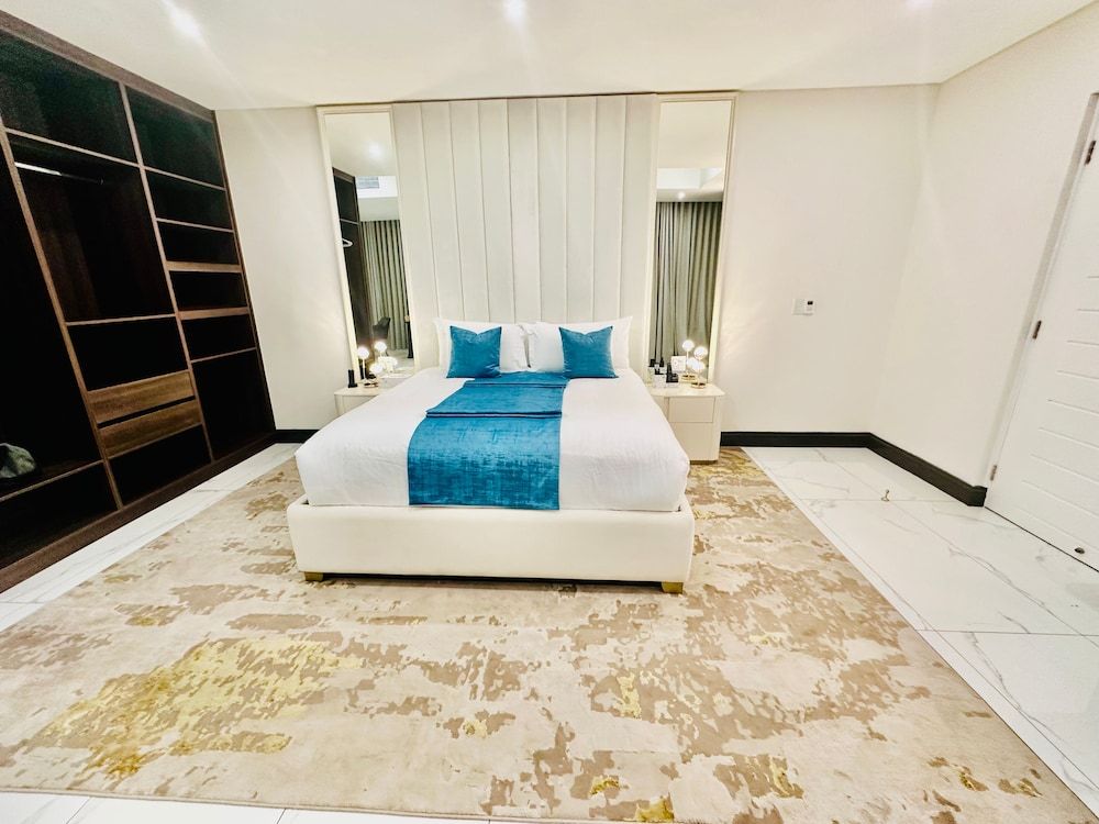 H & H Boutique and Spa Executive Suite, Balcony, Garden View