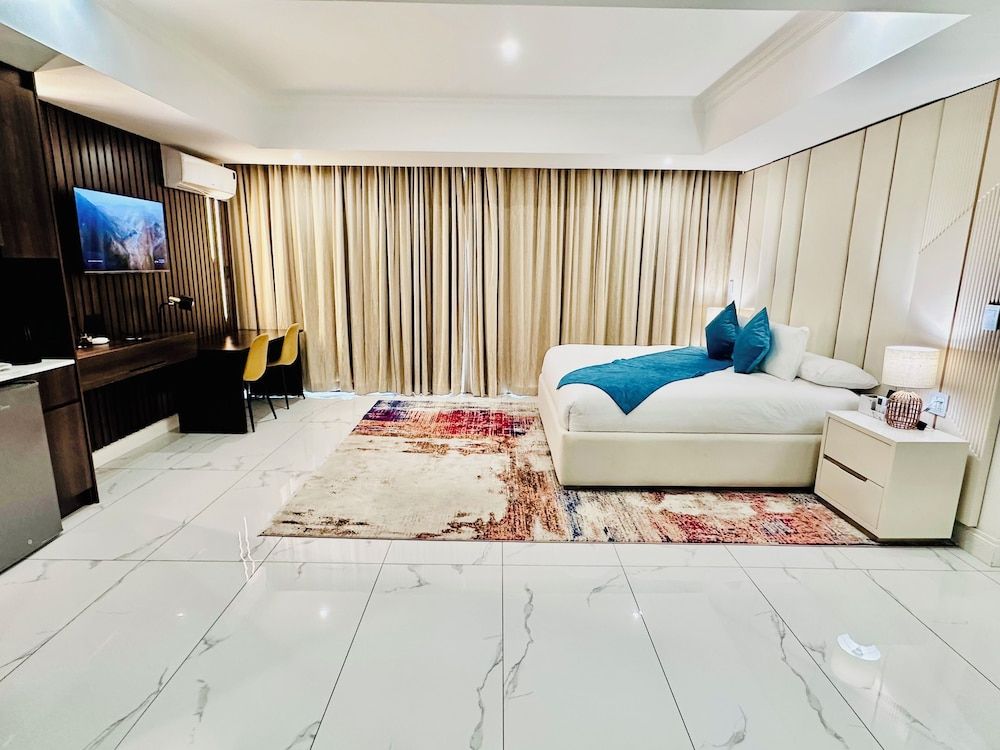 H & H Boutique and Spa Luxury Double or Twin Room, Balcony, Pool View