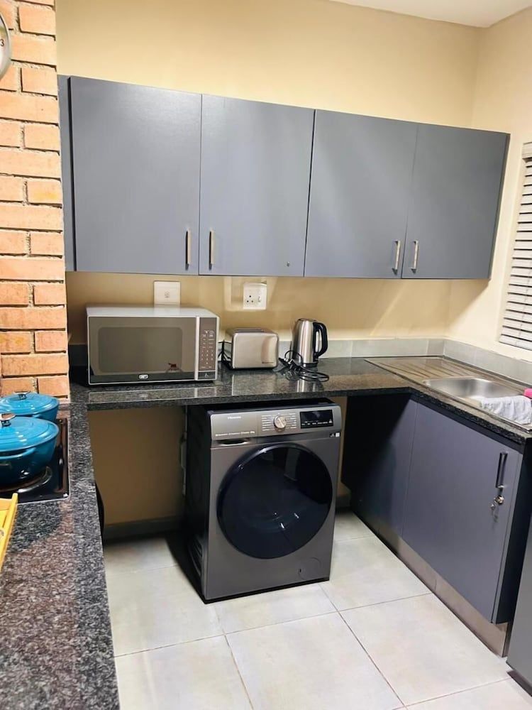 Cosy two Bedroom Apartment for Short and Long Stays Rental Apartment, 2 Bedrooms, Balcony 11