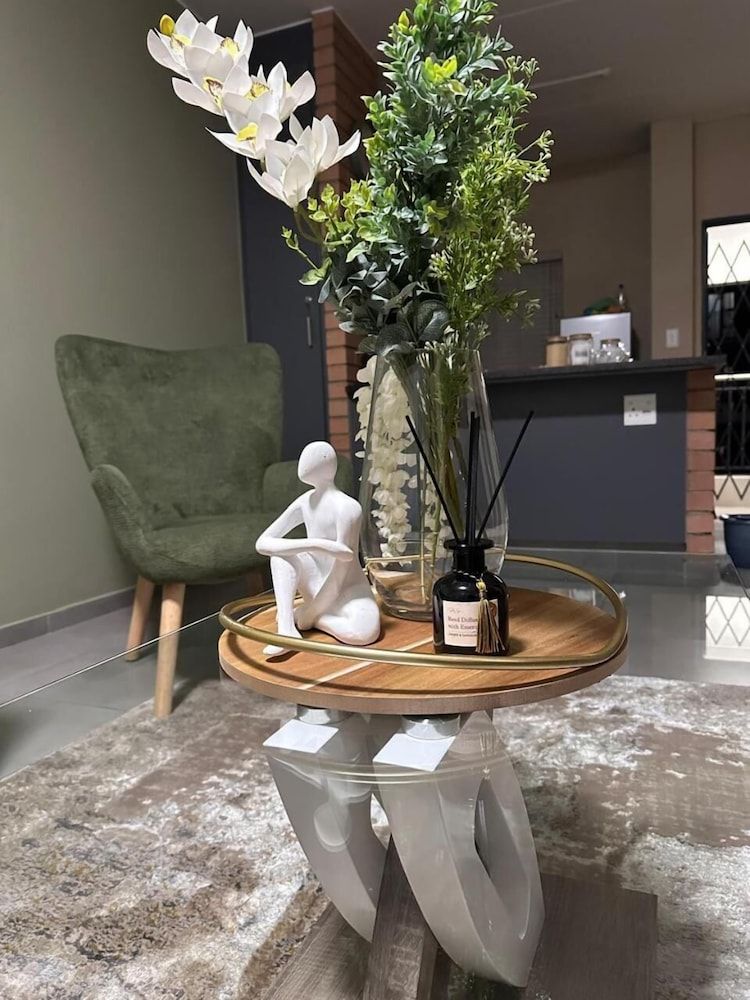 Cosy two Bedroom Apartment for Short and Long Stays Rental Apartment, 2 Bedrooms, Balcony 14