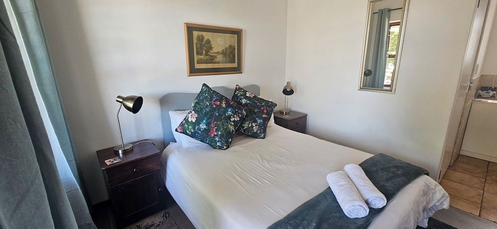 Kelkiewyn Guesthouse Caledon Standard Double Room, Balcony, Mountain View 2